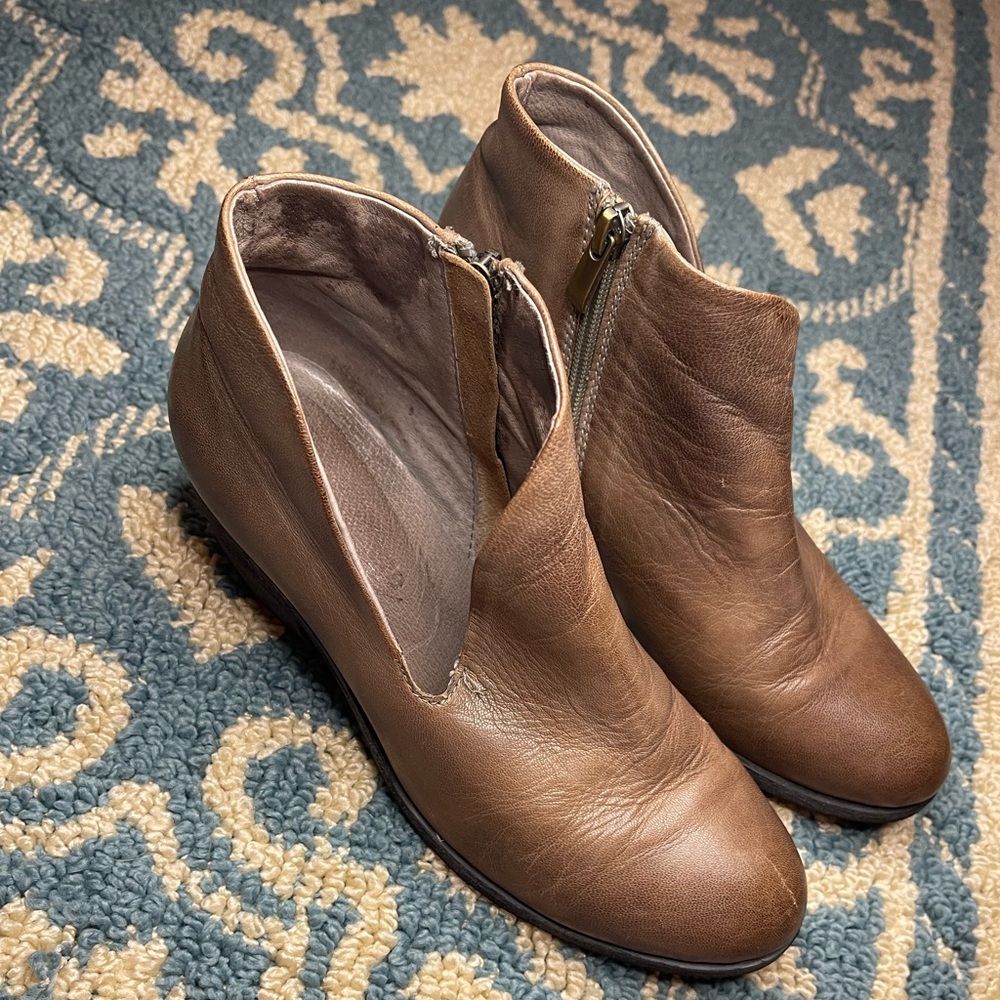 Antelope Bootie- Chestnut color - EU size 39 - US W 8.5